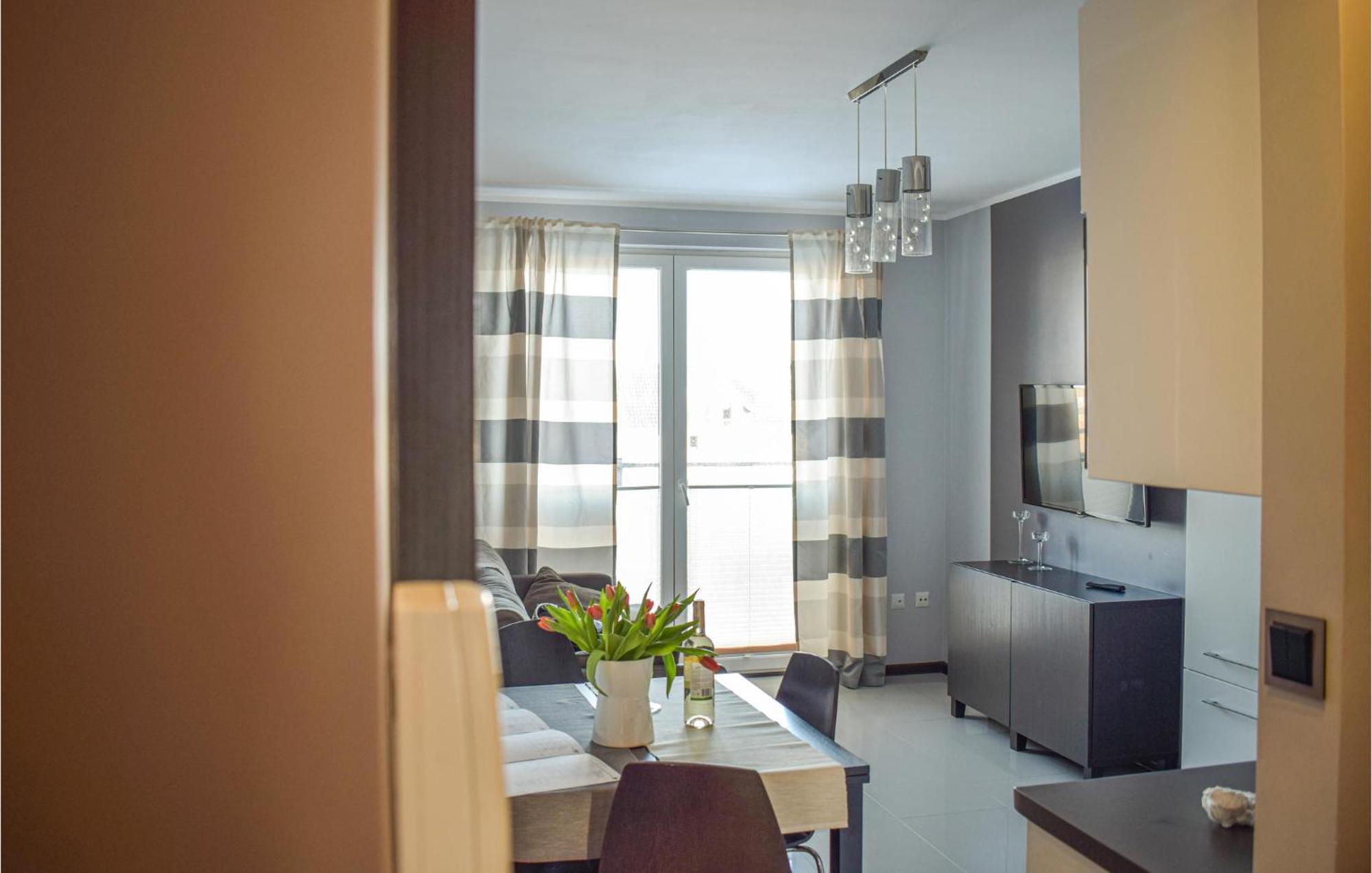 Nice Apartment In Darlowko With Wifi エクステリア 写真