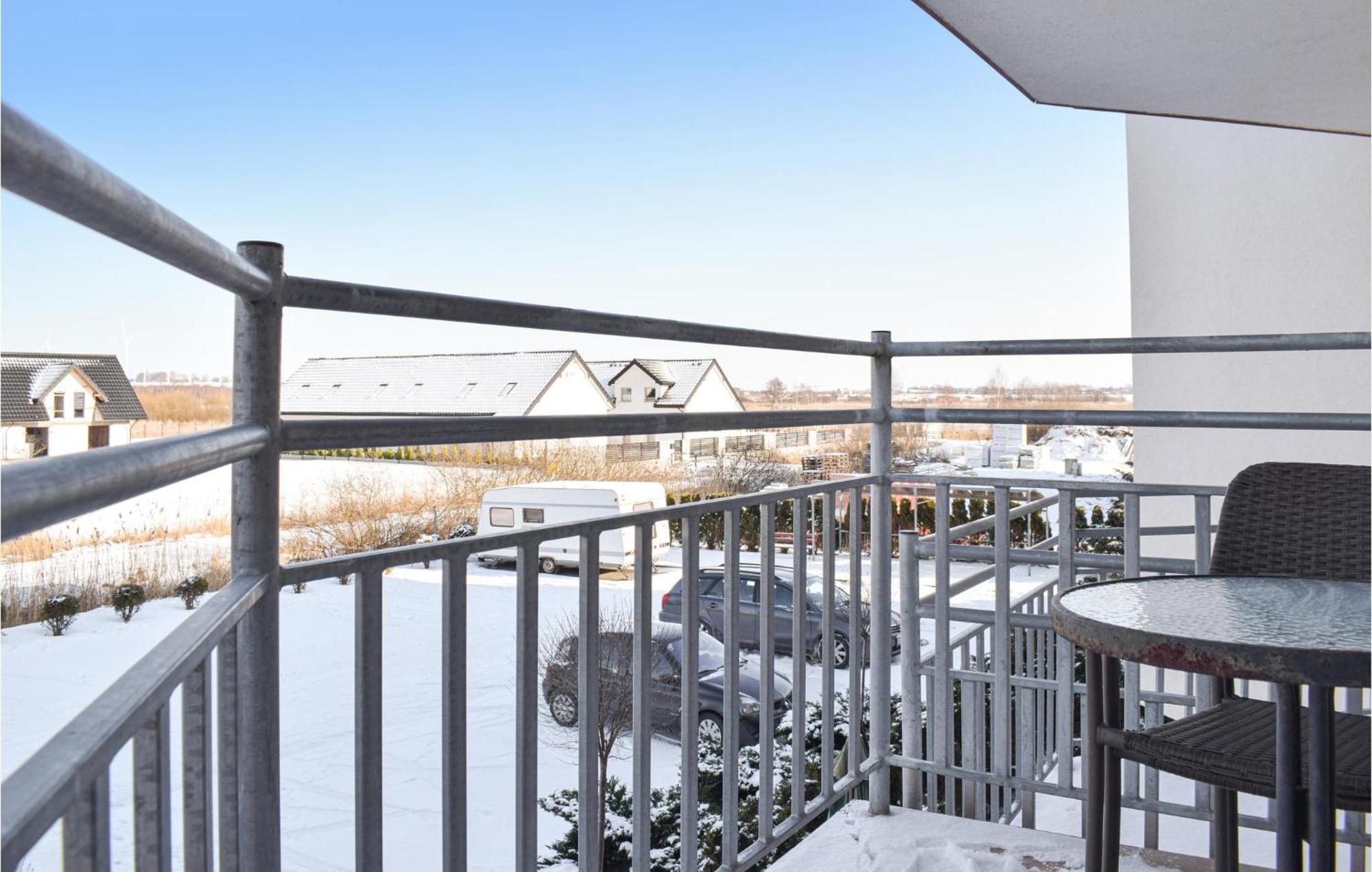 Nice Apartment In Darlowko With Wifi エクステリア 写真