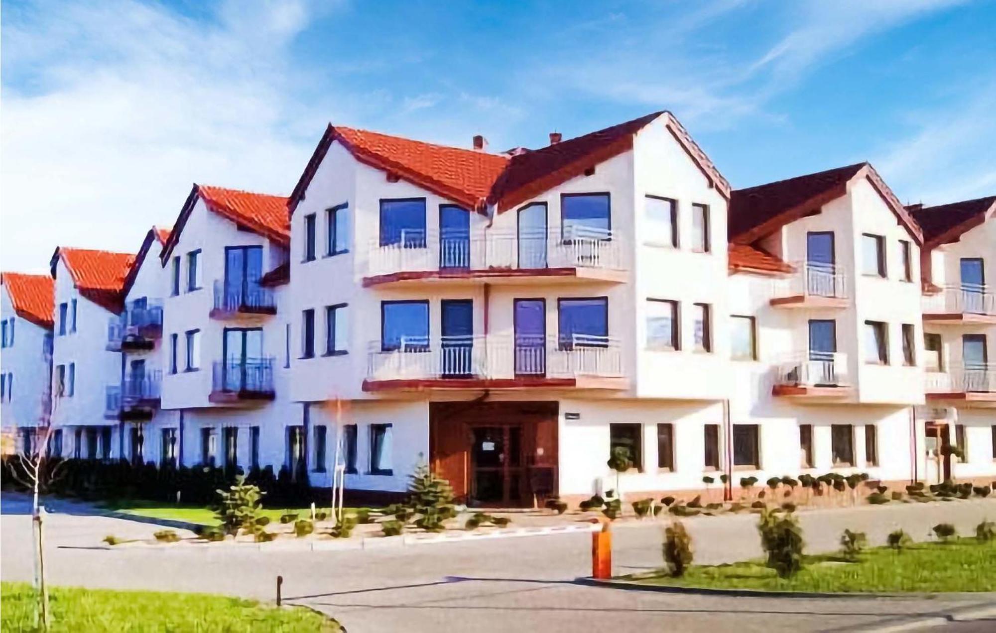 Nice Apartment In Darlowko With Wifi エクステリア 写真