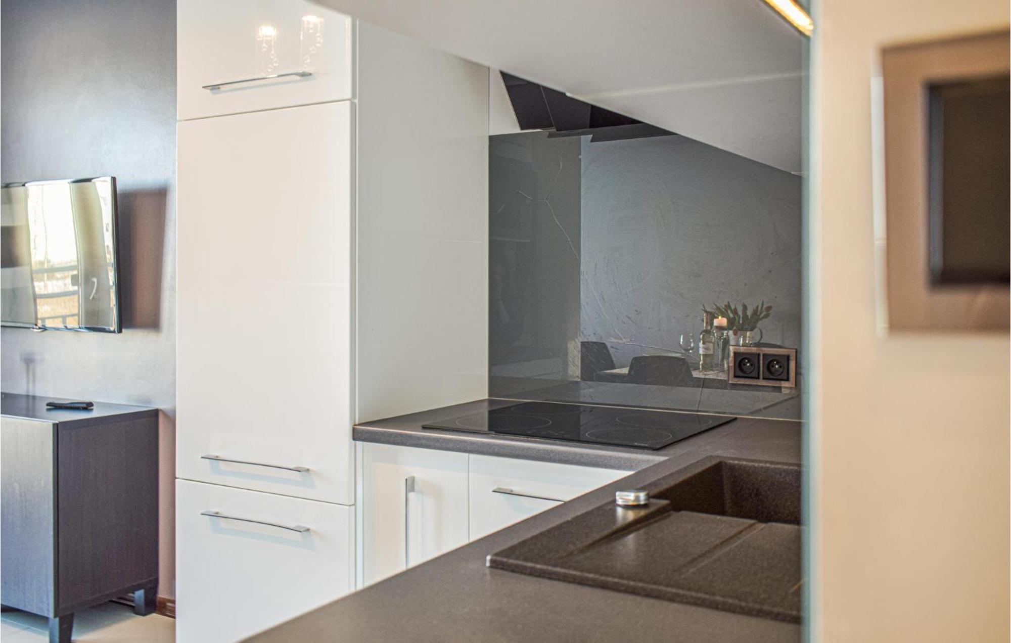 Nice Apartment In Darlowko With Wifi エクステリア 写真