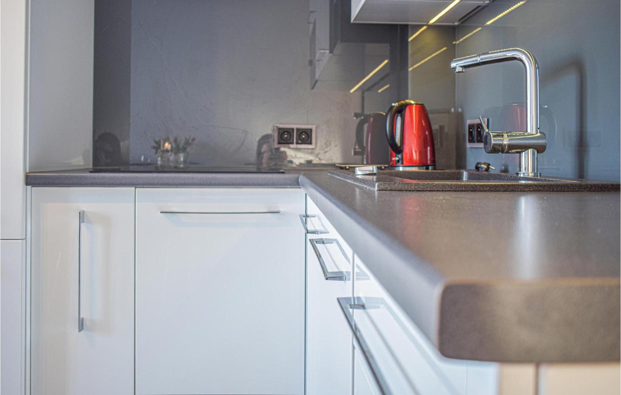 Nice Apartment In Darlowko With Wifi エクステリア 写真