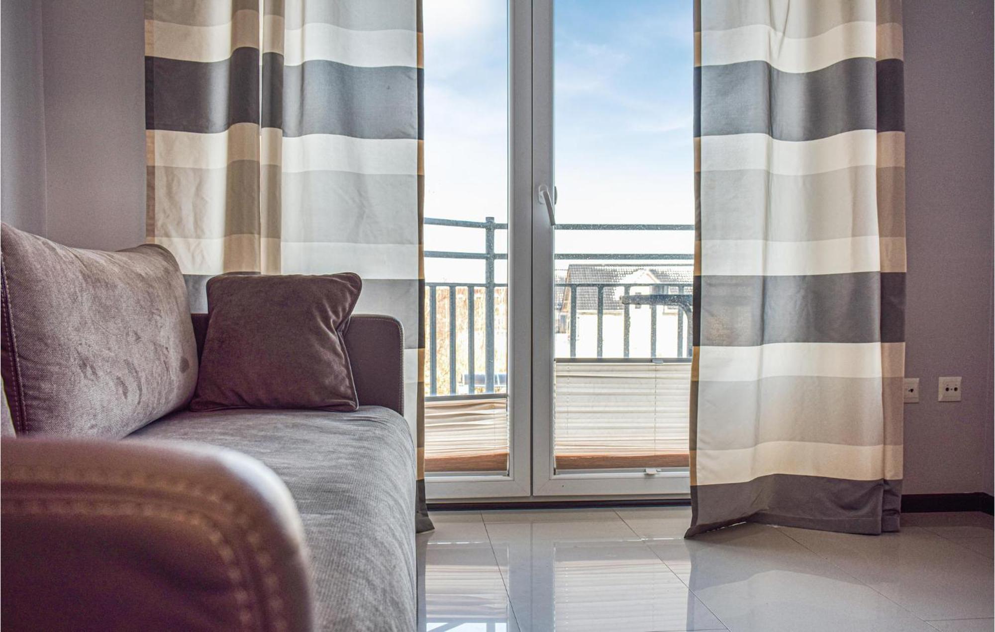 Nice Apartment In Darlowko With Wifi エクステリア 写真